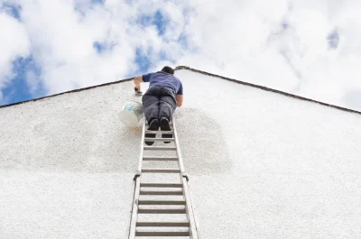 Peinture extérieure à Najac — façades et ravalement